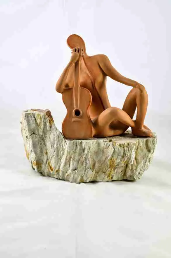 Scultura modellata di argilla di maria pignatelli